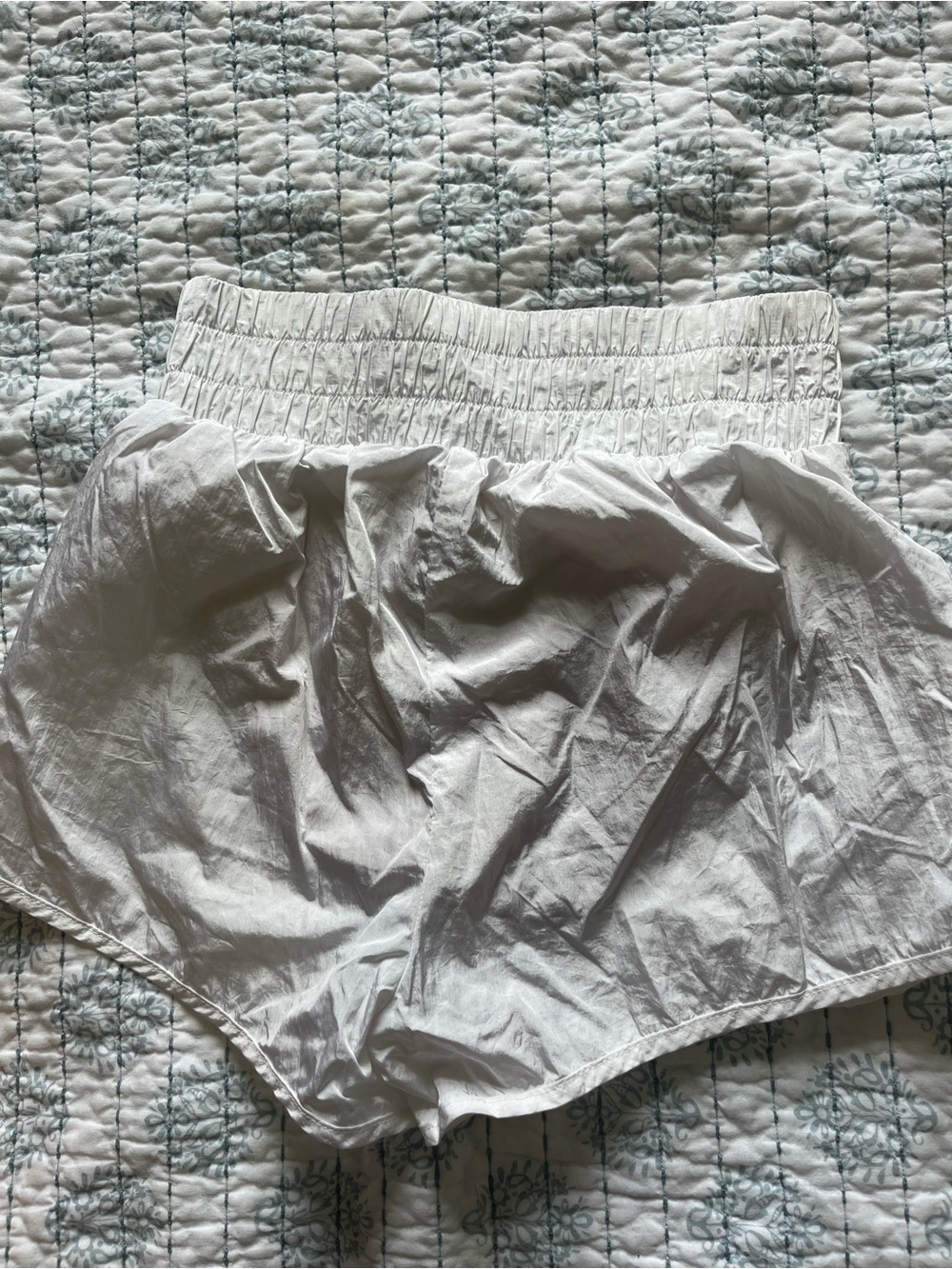 Lightweight White Elastic-Waist Shorts - Picture 2 of 3